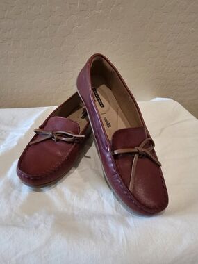 Clarks Women's Wine Leather Loafers with Tan Bow